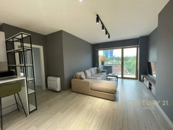 Tirane, jepet me qera apartament 3+1 Kati 5, 131 m² 2.000 Euro (Ish Blloku)