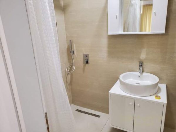 Tirane, jepet me qera apartament 2+1 Kati 2, 84 m² 700 Euro (Liqeni i Thate)