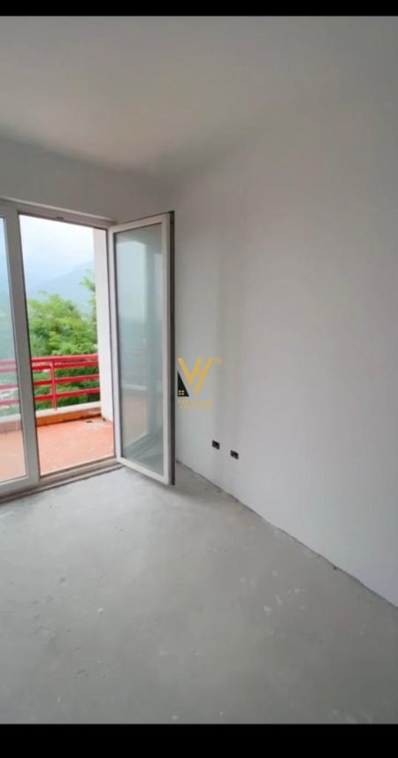Tirane, shitet apartament 2+1 Kati 1, 164 m² 147.000 Euro (FRESKU)