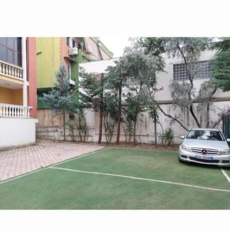 Tirane, jepet me qera Vile Kati 4, 650 m² 3.500 Euro (Kopeshti Zologjik)