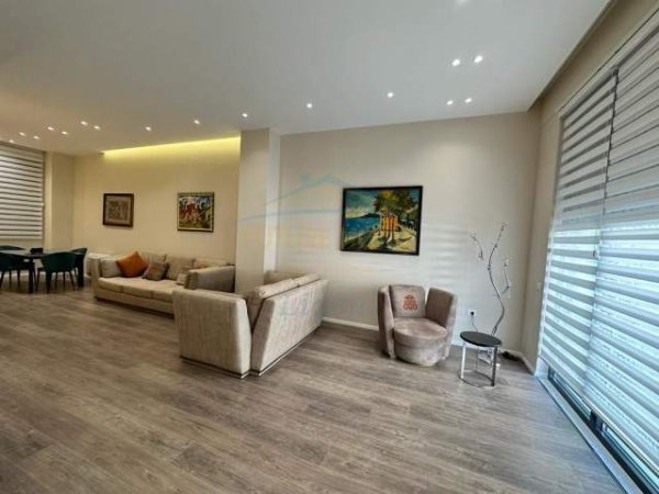 Tirane, jepet me qera apartament 3+1+BLK Kati 1, 262 m² 1.300 Euro (Rezidenca Kodra e Diellit)