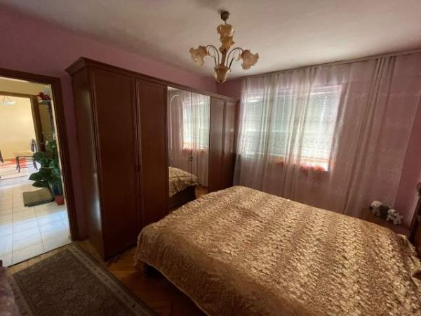 Tirane, jepet me qera apartament 1+1+A Kati 4, 80 m² 30000 Leke (Xhamllik)