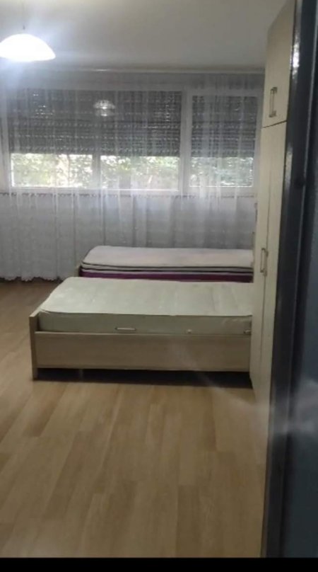 Tirane, jepet me qera garsonier Kati 3, 40 m² 280 Euro (Materniteti Ri)