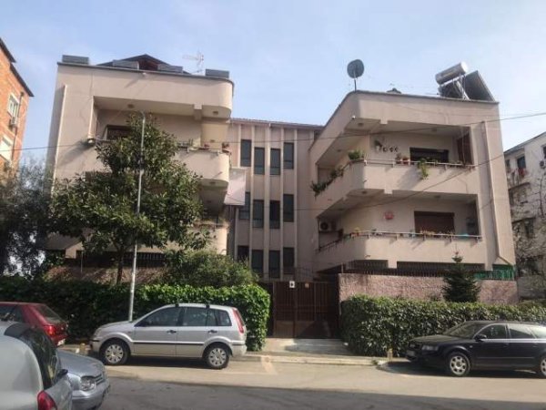 Tirane, jepet me qera apartament duplex 2+1+BLK Kati 3, 118 m² 38000 Leke (VARRI BOMIT)