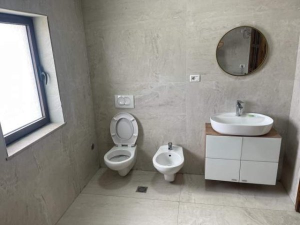 Tirane, jepet me qera apartament duplex 2+1+BLK Kati 3, 118 m² 38000 Leke (VARRI BOMIT)