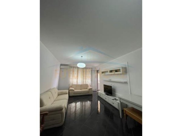 Tirane, jepet me qera apartament 1+1+BLK Kati 2, 120 m² 400 Euro (FRESKU)