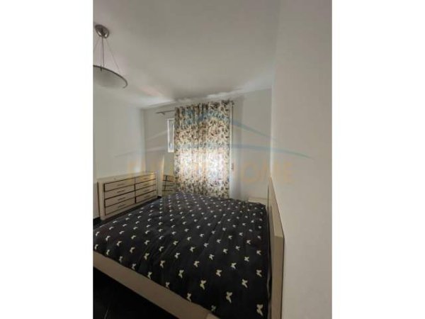 Tirane, jepet me qera apartament 1+1+BLK Kati 2, 120 m² 400 Euro (FRESKU)