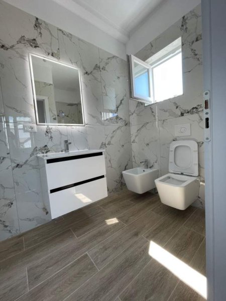 Tirane, shitet 60 m² 108.000 Euro (Rruga e Kavajes)