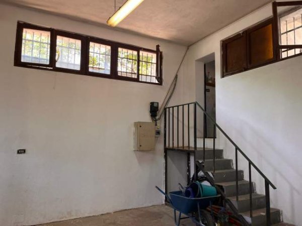 Tirane, jepet me qera magazine Kati 0, 200 m² 45.000 Leke ne Laprake