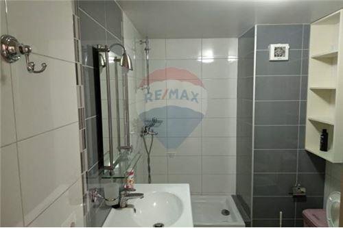 Tirane, jepet me qera apartament duplex 2+1 Kati 4, 450 Euro (Liqeni i Thate)