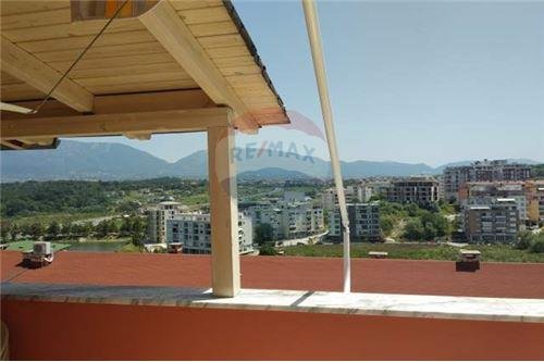 Tirane, jepet me qera apartament duplex 2+1 Kati 4, 450 Euro (Liqeni i Thate)