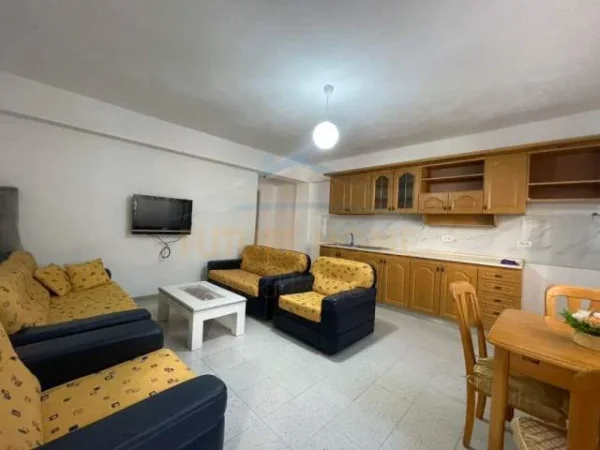 Tirane, jepet me qera apartament 1+1 Kati 1, 60 m² 370 Euro (Laprake)