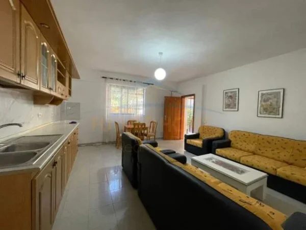 Tirane, jepet me qera apartament 1+1 Kati 1, 60 m² 370 Euro (Laprake)