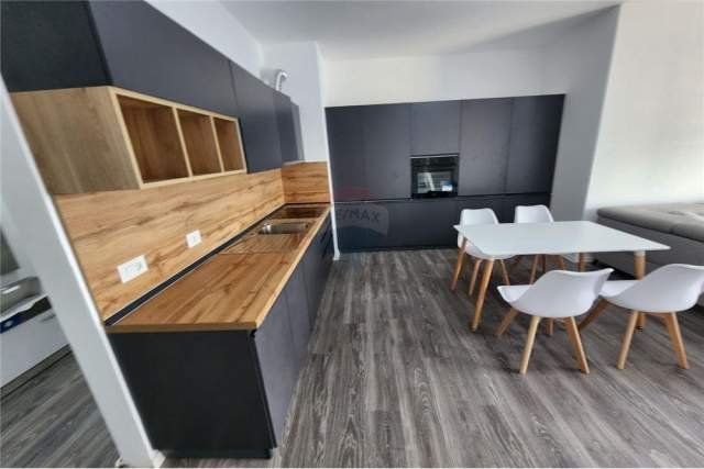 Tirane, jepet me qera apartament 2+1 Kati 9, 110 m² 650 Euro (rruga e Dibres)