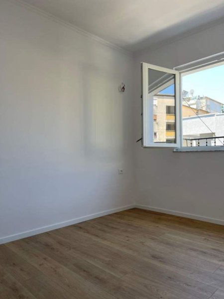 Tirane, shitet 60 m² 108.000 Euro (Rruga e Kavajes)