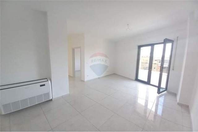 Tirane, jepet me qera apartament Kati 4, 117 m² 600 Euro (Bulevardi Zogu I)