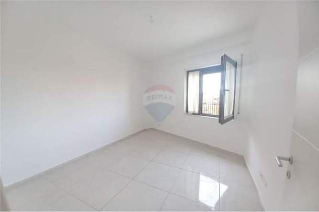 Tirane, jepet me qera apartament Kati 4, 117 m² 600 Euro (Bulevardi Zogu I)