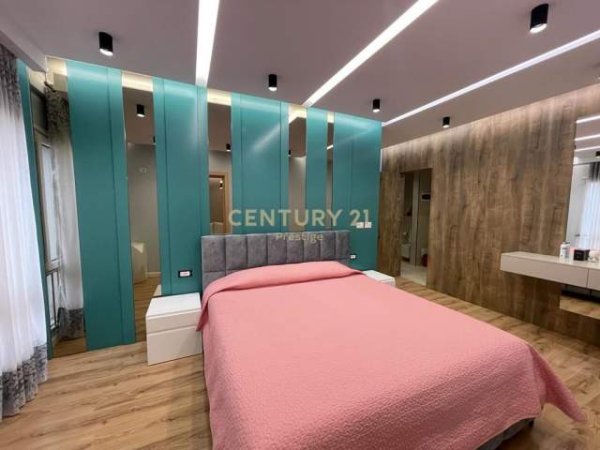 Tirane, jepet me qera apartament Kati 6, 112 m² 650 Euro (Tirana, Albania)