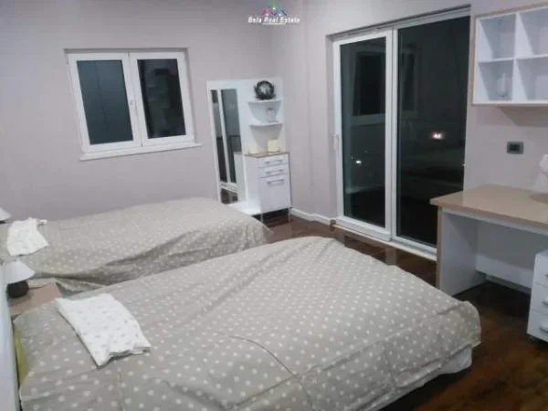 Tirane, jepet me qera Vile 3 Katshe Kati 3, 400 m² 2500 Euro (Mjull-Bathore)