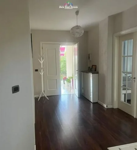 Tirane, jepet me qera Vile 3 Katshe Kati 3, 400 m² 2500 Euro (Mjull-Bathore)