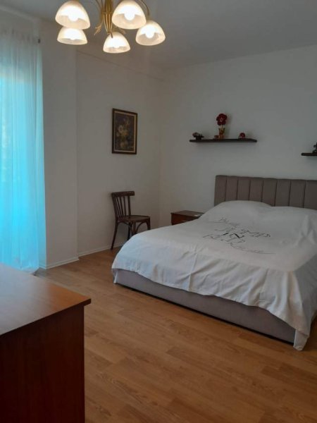 Tirane, jepet me qera apartament 1+1 Kati 2, 72 m² 500 Euro (Rruga e Elbasanit)