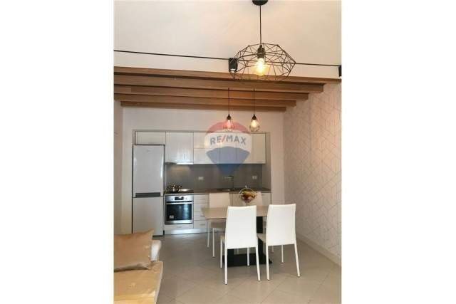 Durres, jepet me qera apartament buze detit 1+1+BLK Kati 4, 65 m² 400 Euro, prane Hotel Edart