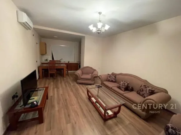 Tirane, jepet me qera apartament 3+1+BLK Kati 7, 143 m² 800 Euro (ish Bllok)