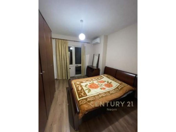 Tirane, jepet me qera apartament 3+1+BLK Kati 7, 143 m² 800 Euro (ish Bllok)