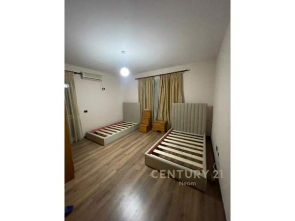 Tirane, jepet me qera apartament 3+1+BLK Kati 7, 143 m² 800 Euro (ish Bllok)