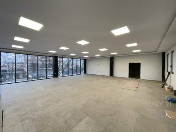 Tirane, jepet me qera ambjent biznesi Kati 1, 300 m² 2.000 Euro (Kombinat)