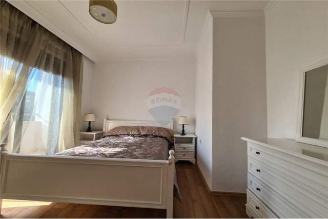 Tirane, jepet me qera apartament 2+1+BLK Kati 6, 122 m² 800 Euro (Bllok)