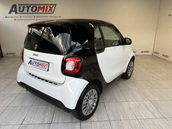 Tirane, shes makine smart fortwu Viti 2015, 6.400 Euro