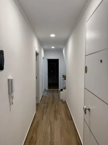 Tirane, jepet me qera apartament 1+1 Kati 2, 65 m² 400 € (shkoze)