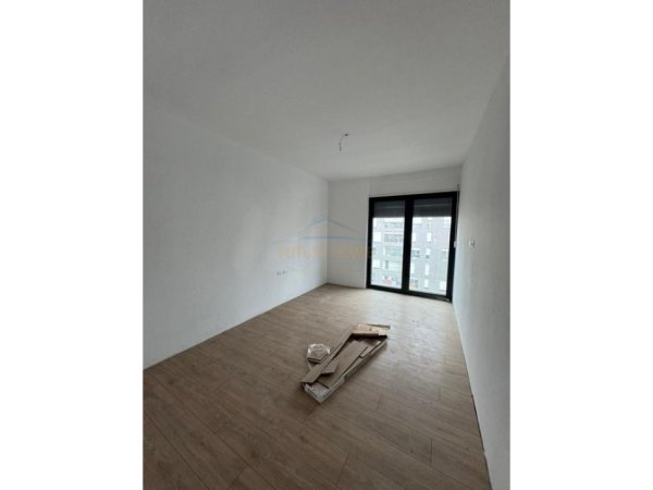 Tirane, shitet apartament Kati 7, 98 m² 230.000 €