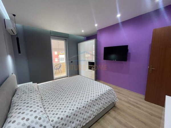 Tirane, jepet me qera apartament Kati 7, 95 m² 700 €