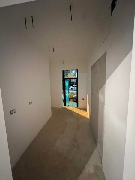 Tirane, jepet me qera dyqan Kati 0, 63 m² 1.600 € (BULEVARDI BAJRAM CURRI)