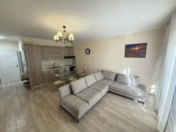 Tirane, jepet me qera apartament 1+1+Ballkon Kati 1, 70 m² 550 € (QSUT)