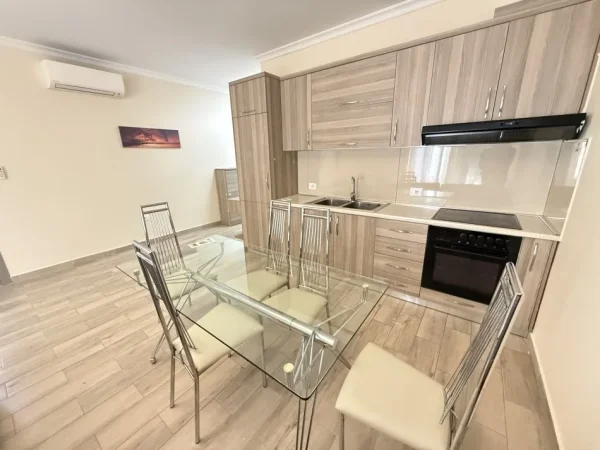 Tirane, jepet me qera apartament 1+1+Ballkon Kati 1, 70 m² 550 € (QSUT)
