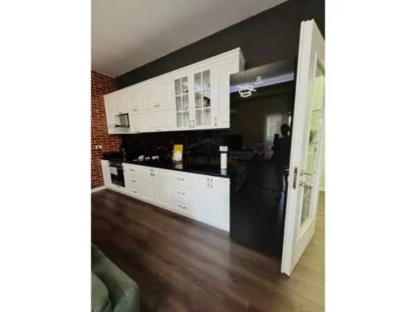 Tirane, shitet apartament 1+1+Ballkon Kati 5, 90 m² 130.000 € (Fresk, Tiranë)