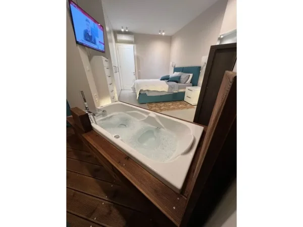 Tirane, jepet me qera apartament 1+1 Kati 11, 88 m² 950 € (Komuna e Parisit)