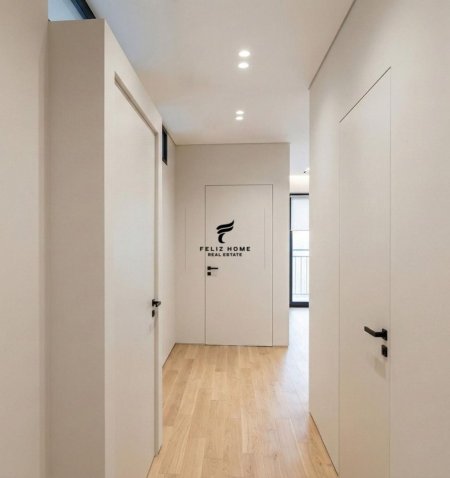 Tirane, jepet me qera zyre Kati 5, 83 m² 1.500 € (LIQENI I THATE)