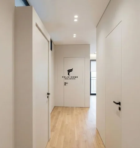 Tirane, jepet me qera zyre Kati 5, 83 m² 1.500 € (LIQENI I THATE)