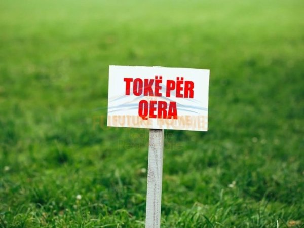 Tirane, jepet me qera toke Valias, 8.000 m² 4.000 €