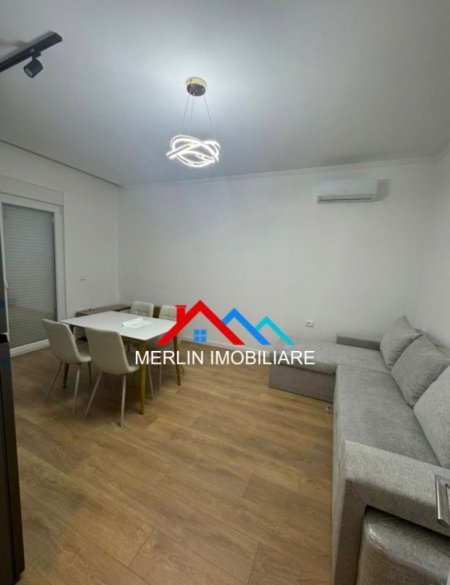 Tirane, jepet me qera apartament 1+1+Ballkon Kati 2, 80 m² 414 € (RRUGA ISLAM RUSI,SHKOZE)