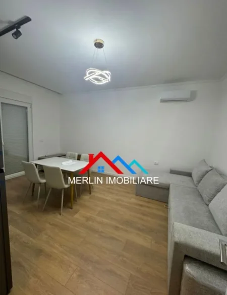 Tirane, jepet me qera apartament 1+1+Ballkon Kati 2, 80 m² 414 € (RRUGA ISLAM RUSI,SHKOZE)