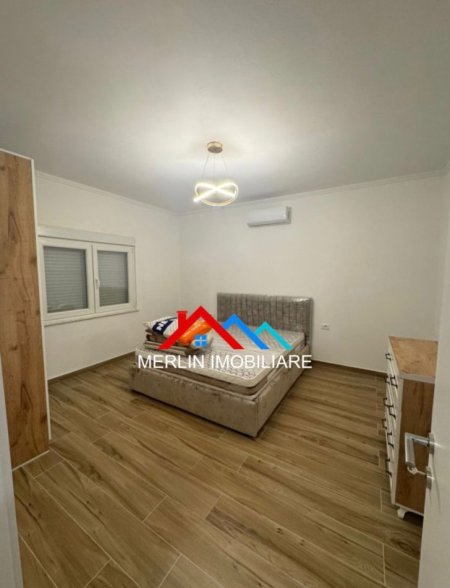 Tirane, jepet me qera apartament 1+1+Ballkon Kati 2, 80 m² 414 € (RRUGA ISLAM RUSI,SHKOZE)