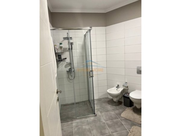 Tirane, jepet me qera apartament Kati 0, 60 m² 500 €