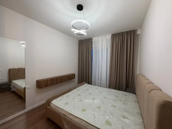 Tirane, jepet me qera apartament 1+1 Kati 1, 60 m² 750 € (Kika 2 tek Komuna e Parisit.)