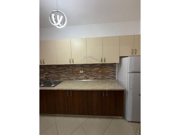 Tirane, jepet me qera apartament Kati 4, 90 m² 600 € 