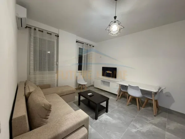 Tirane, jepet me qera apartament 1+1+Post Parkimi  Kati 4, 58 m² 500 € (KOMPLEKSI TUDAS)  UNA61894